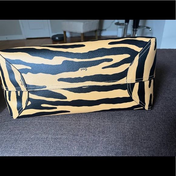 NWT Coach City Tote With Tiger Print - Picture 7 of 12